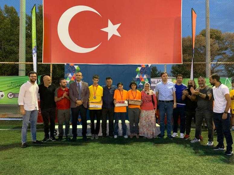 BÜYÜKŞEHİR, GAZİ ŞEHİRLİ GENÇLERE FUTBOL ŞÖLENİ YAŞATTI