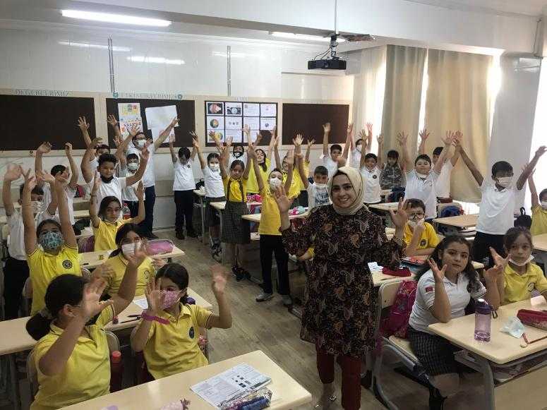 İŞİTME ENGELLİLER HAFTASI’NDA ÖĞRENCİLERE İŞARET DİLİ EĞİTİMİ VERİLDİ