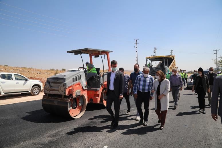 GAZİANTEP BÜYÜKŞEHİR BELEDİYE BAŞKANI FATMA ŞAHİN, KIRSAL MAHALLELERDE YENİLENEN YOL ÇALIŞMALARINI İNCELEDİ
