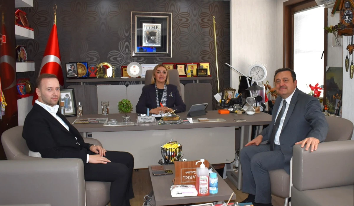 AK Parti İl Başkanı Fedaioğlu ve UGC Temsilcisi Emektar G&uuml;ndemi Değerlendirdi