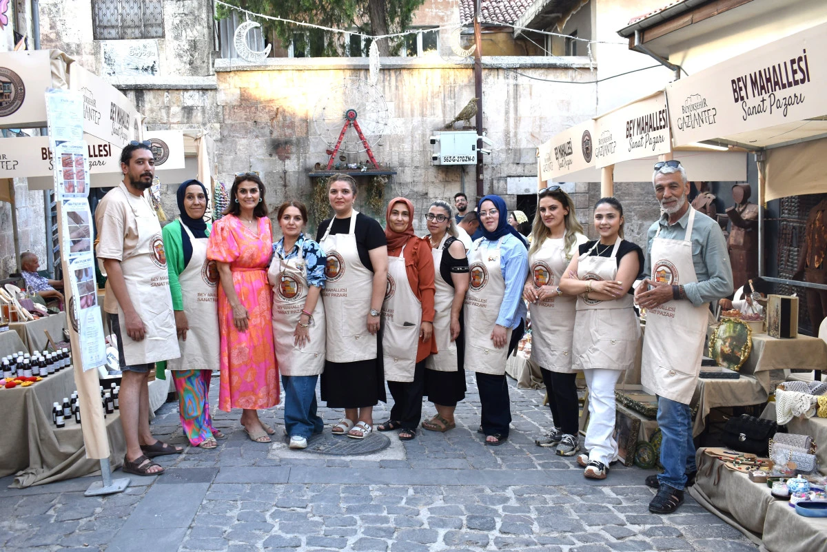 Bey Mahallesi'nde Sanat R&uuml;zgarı: Sanat Pazarı Kapılarını A&ccedil;tı