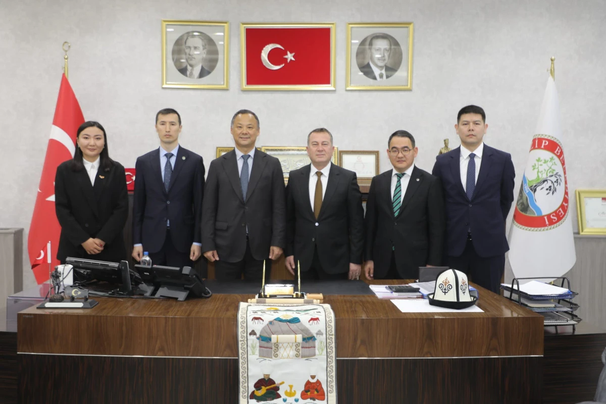 B&uuml;y&uuml;kel&ccedil;i Kazakbaev&rsquo;den Nizip Belediyesine &Ouml;vg&uuml;: "&Ouml;rnek Bir Belediyecilik Anlayışı"