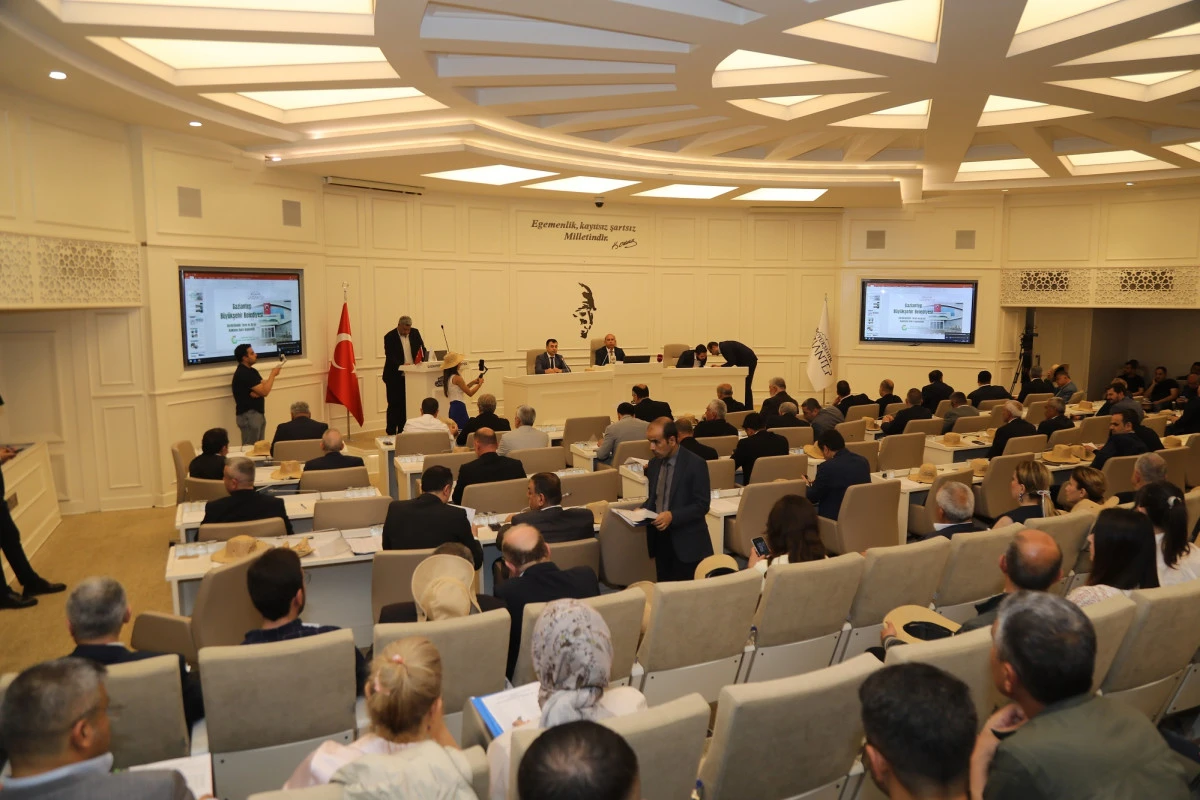 B&uuml;y&uuml;kşehir Meclisi&rsquo;nden &Ccedil;ift&ccedil;ilere Anlamlı Kutlama