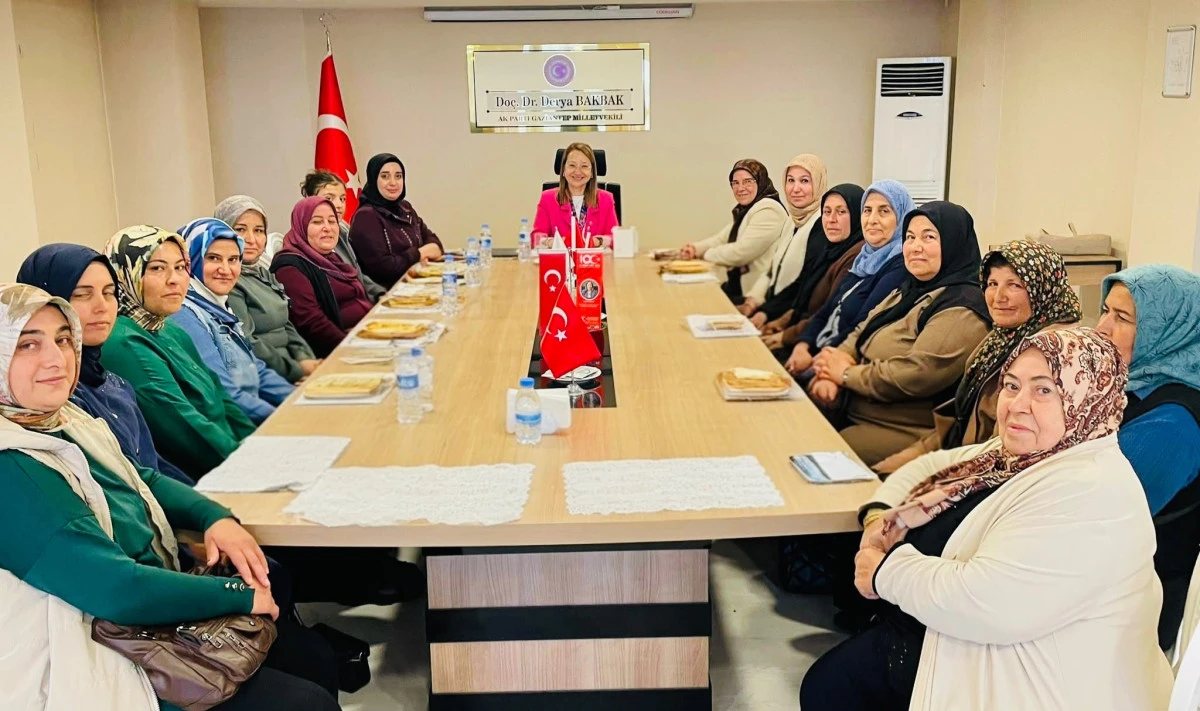 Derya Bakbak&rsquo;tan &Uuml;&ccedil; İl&ccedil;eye Teşkilat Mesaisi