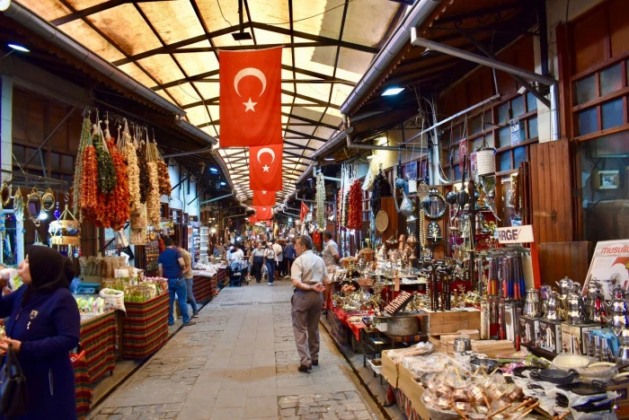 El Sanatlarıyla Ünlü Bakırcılar Çarşısı Yerli Yabancı Turistlerin İlgi Odağı 