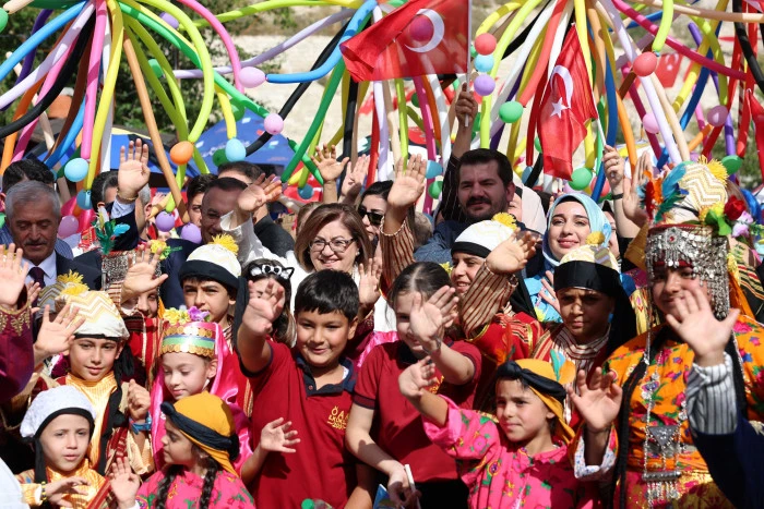GastroAntep Coşkusu Renkli Kortejle Sokaklara Taşındı