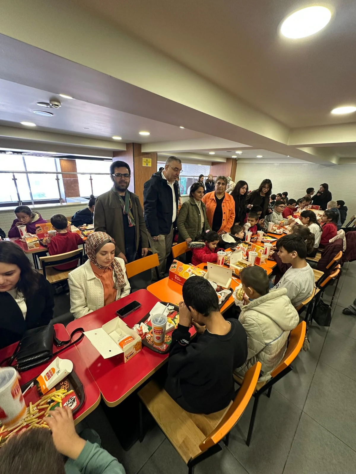 Gaziantep Kent Konseyi&rsquo;nden 160 &Ccedil;ocuğa Hamburger İkramı