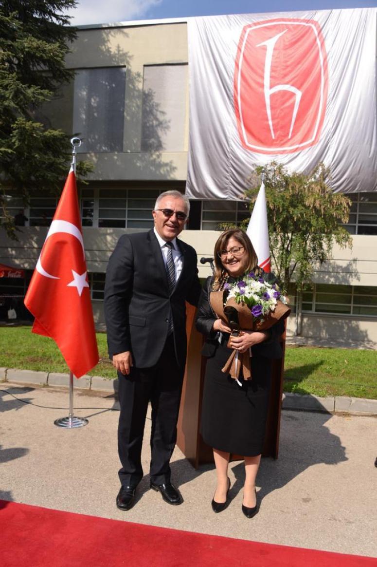 GAZİANTEP’İN SİMGESİ HACETTEPE ÜNİVERSİTESİ DUVARINDA