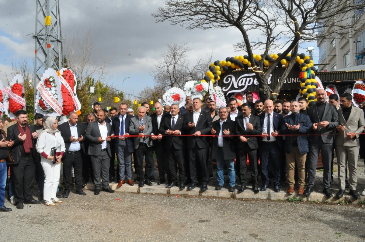 Gaziantep&rsquo;in Yeni G&ouml;zdesi Napoli Lounge Cafe, Dev Protokol Katılımıyla Kapılarını A&ccedil;tı!