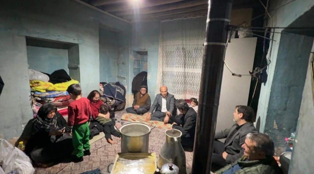 GAZİANTEP&rsquo;TE Y&Uuml;REK SIZLATAN G&Ouml;R&Uuml;NT&Uuml;LER: 7 KİŞİ TEK ODADA YAŞAM M&Uuml;CADELESİ VERİYOR!