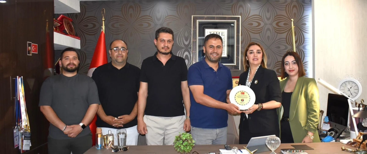 Gen&ccedil;lik Girişim ve Eğitim Derneği&rsquo;nden Emektar'a Anlamlı Ziyaret