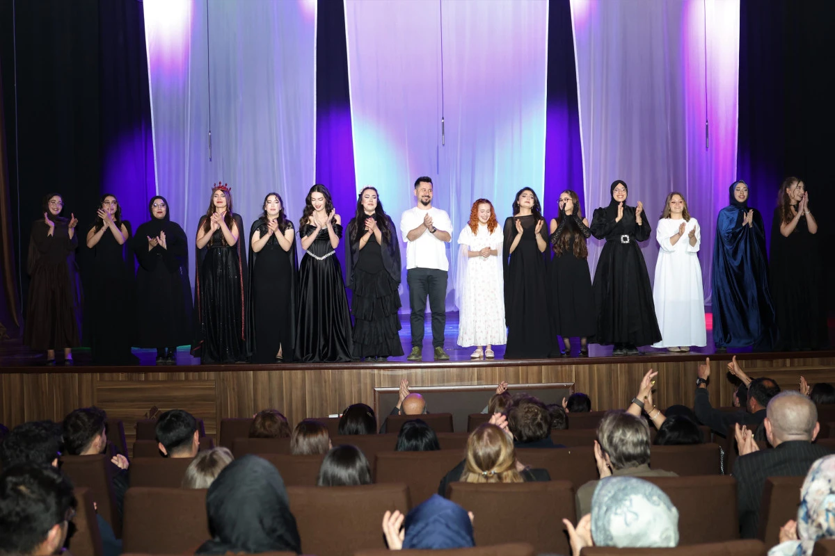 HK&Uuml;&rsquo;de &ldquo;Shakespeare&rsquo;in İnsanları&rdquo; G&ouml;sterisine Yoğun İlgi