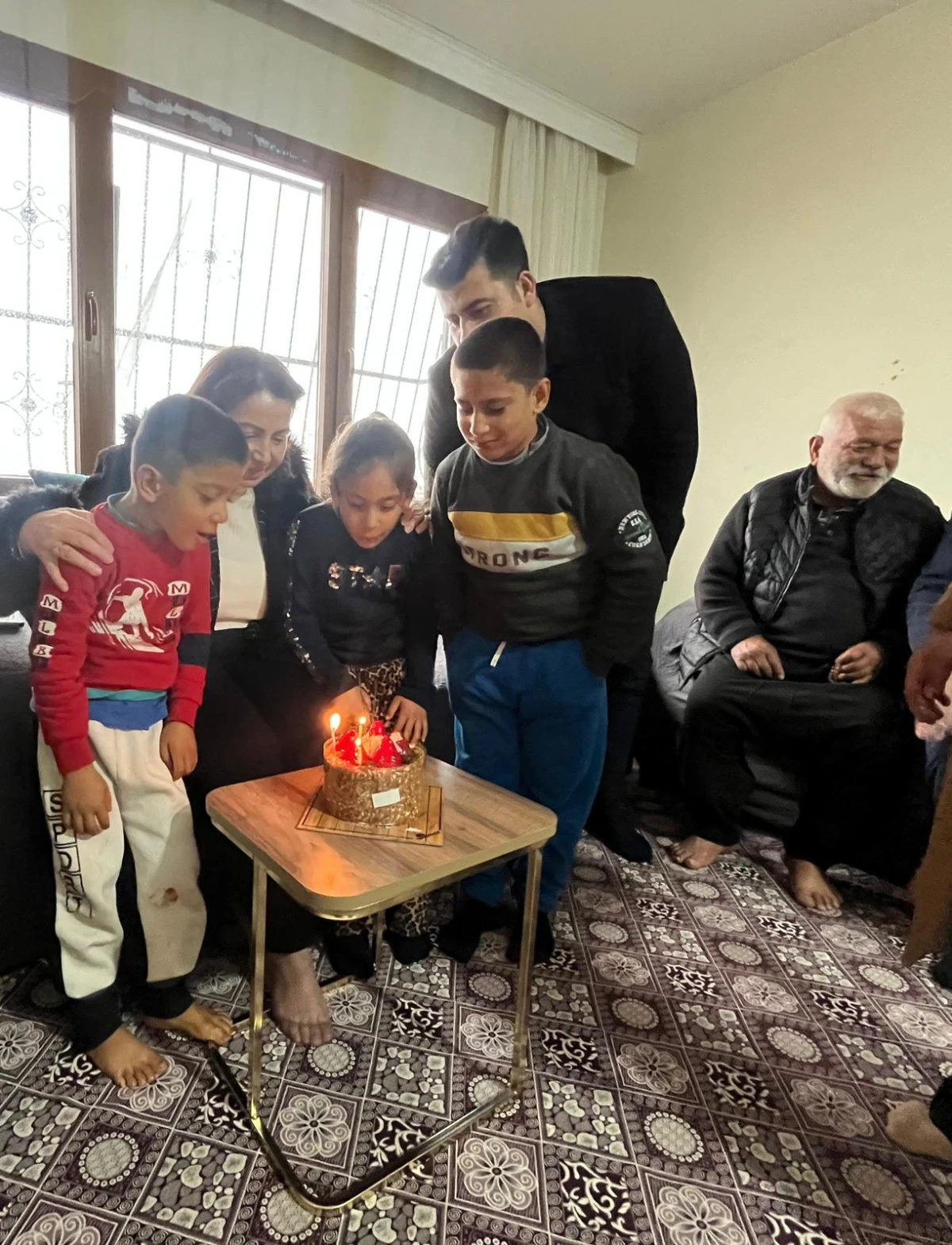 H&uuml;lya Kılı&ccedil;&rsquo;tan Soğuk G&uuml;nlerde G&ouml;n&uuml;lleri Isıtan Destek