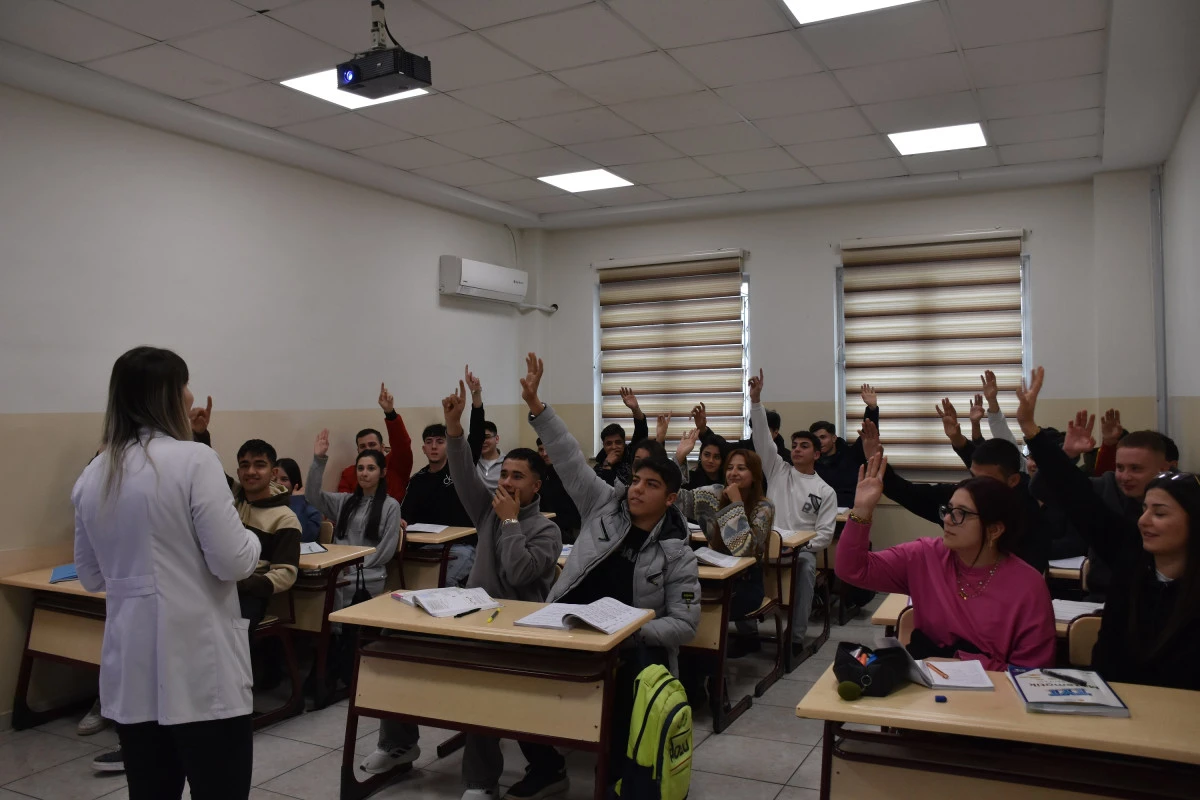 Karataş K&uuml;lt&uuml;r Merkezi&rsquo;nden YKS ve LGS Adaylarına &Uuml;cretsiz Eğitim Fırsatı