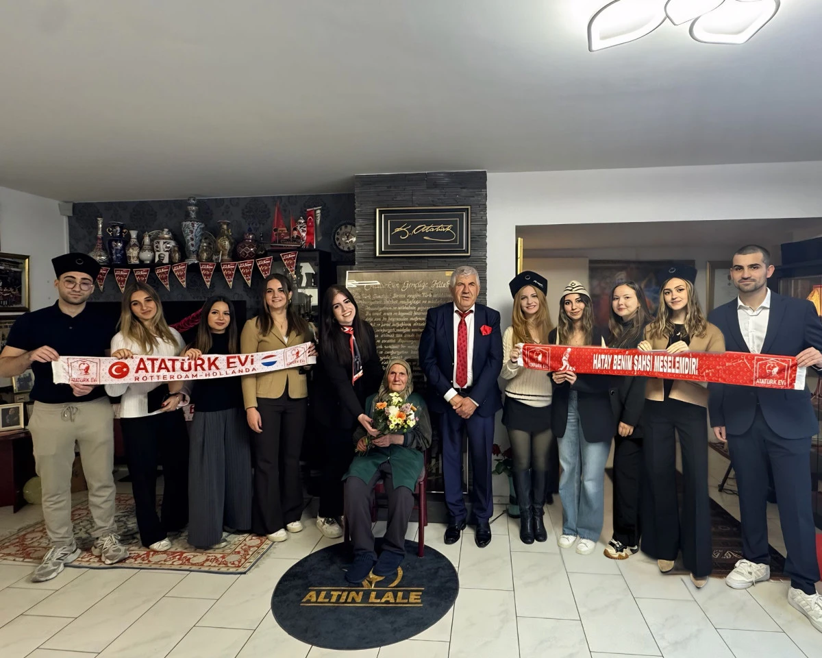 Kolektif Rotterdam &uuml;yeleri T&uuml;rk tarihine ışık tutan m&uuml;zeyi gezdi