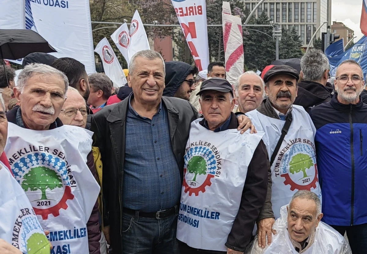 &Ouml;zt&uuml;rkmen'den Kademeli Emeklilik &Ccedil;ağrısı