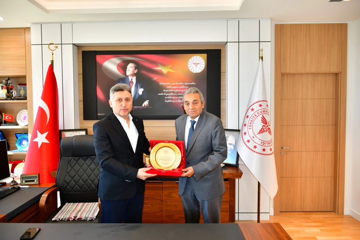 Sağlık Hizmetlerine 42 Yıllık Katkı: Op.Dr.Ali Güven Fincan Onurlandırıldı