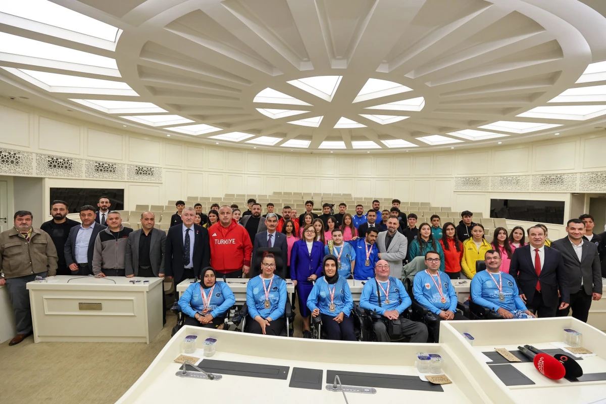 Şahin, &ldquo;Spor Şehri Gaziantep&rdquo; Hedefinin Sporcularıyla Bir Araya Geldi