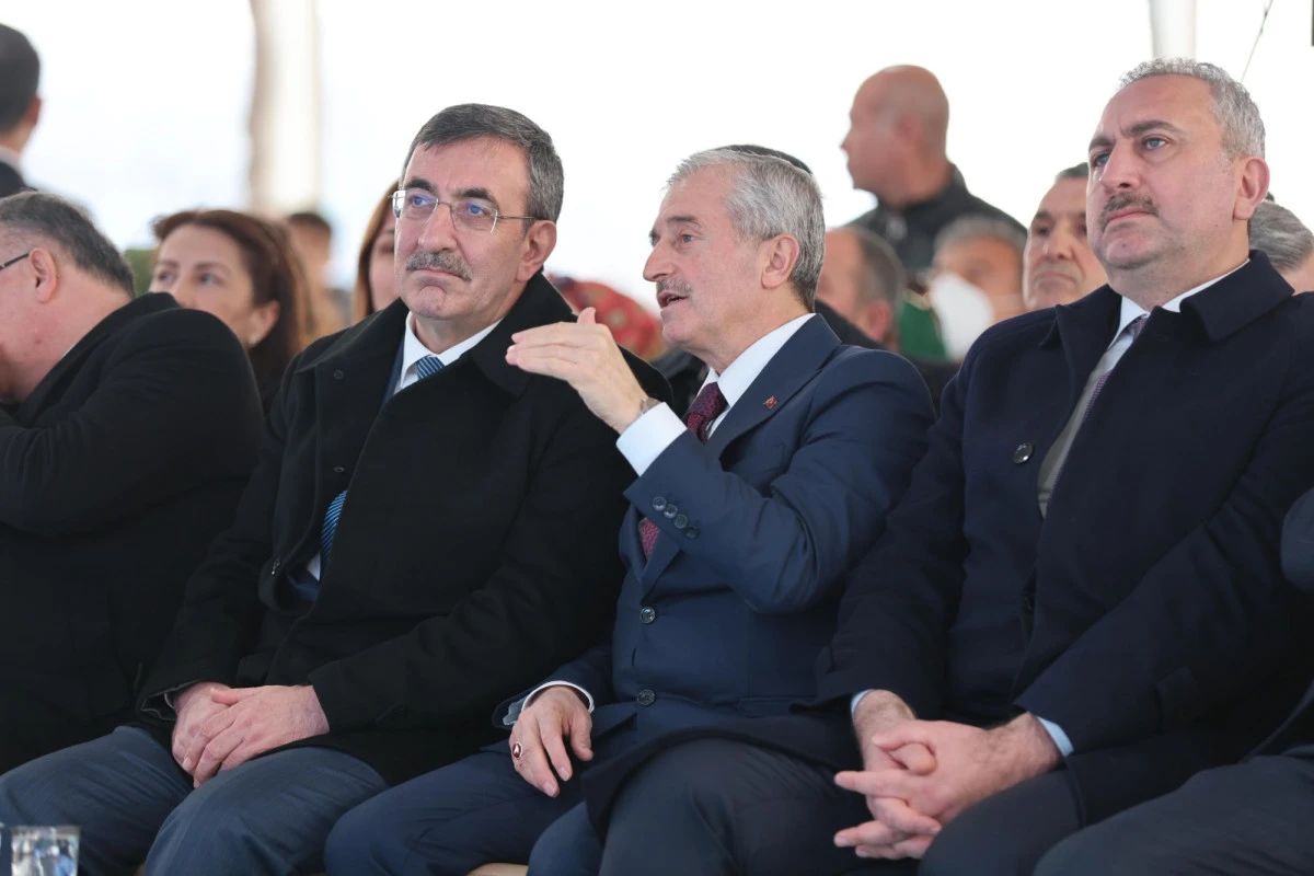 Şahinbey Belediyesi&rsquo;nin 10 Bin Konutluk Projesinde İlk Etap Başladı: 3.414 Konutun Temeli Atıldı