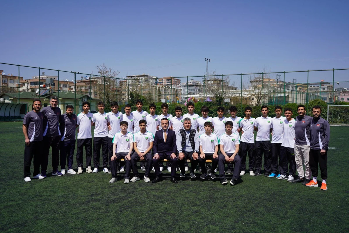 ŞEHİTKAMİL BELEDİYESPOR U16 TAKIMI ŞANLIURFA YOLCUSU   KIRMIZI SİYAHLILARDA HEDEF &Uuml;ST TUR