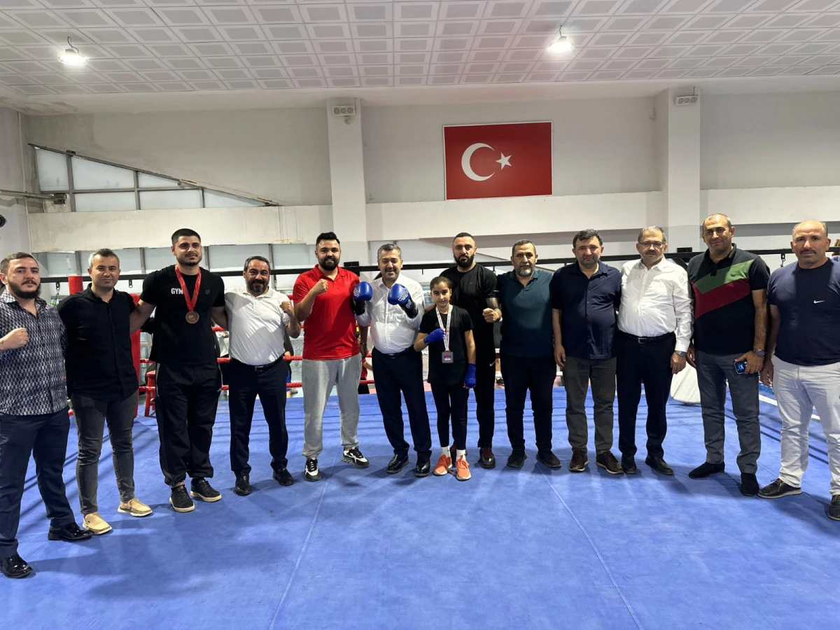 Şehitkamil İlçe Başkanı İsmail Güler’den Boksörlere Moral Ziyareti