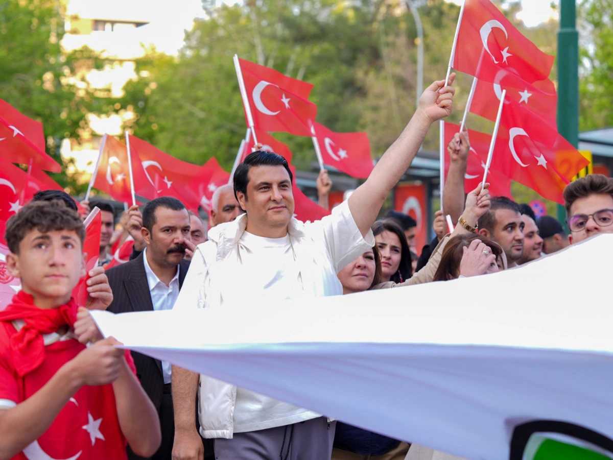 Şehitkamil&rsquo;de Bayraklı 19 Mayıs Korteji B&uuml;y&uuml;k İlgi G&ouml;rd&uuml;