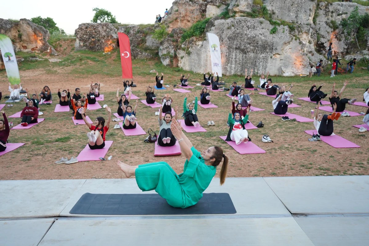 Şehitkamil&rsquo;de Doğayla İ&ccedil; İ&ccedil;e Yoga Etkinliği