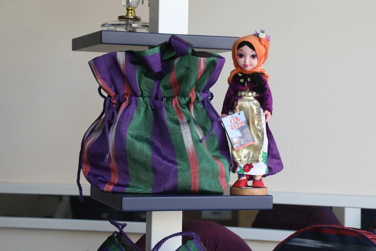 Tarihi Miras Yaşatılıyor: Gaziantep&rsquo;in Saray Kumaşı Geleceğe Taşınıyor