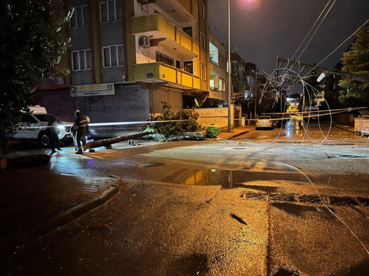 Toroslar EDAŞ Ekipleri Sahada: Gaziantep&rsquo;te Şebeke Kısa S&uuml;rede Onarıldı