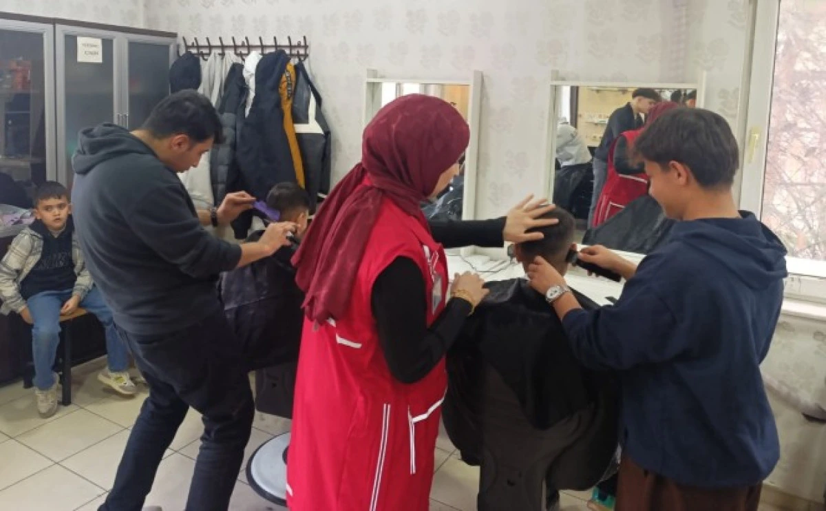 T&uuml;rk Kızılay Şahinbey Şubesi Yetim &Ccedil;ocukların Y&uuml;z&uuml;n&uuml; G&uuml;ld&uuml;rd&uuml;